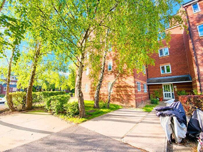 Detached House For Sale In Bream Close, London, N17
