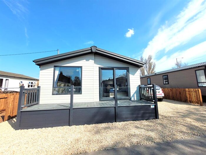 2 Bedroom Park Home For Sale In Greenfield Park, Freckleton, Preston, PR4