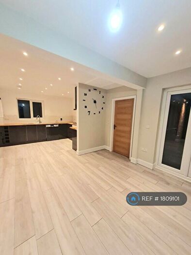 3 Bedroom Bungalow To Rent In Redhill Road, Arnold, NG5