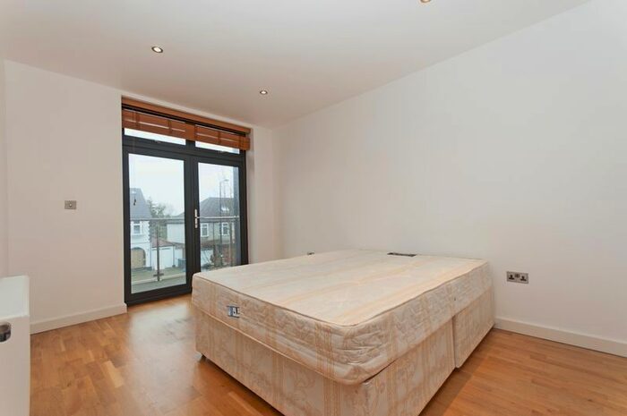 2 Bedroom Flat To Rent In Bourne Hill, London, N13