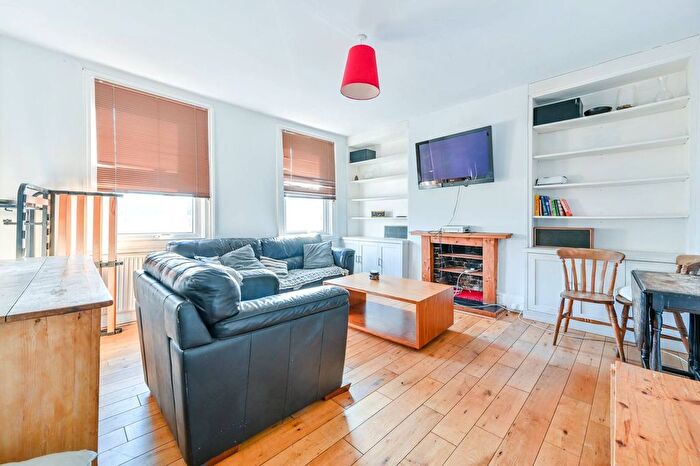 2 Bedroom Flat To Rent In Battersea Park Road, Clapham Junction, London, SW11