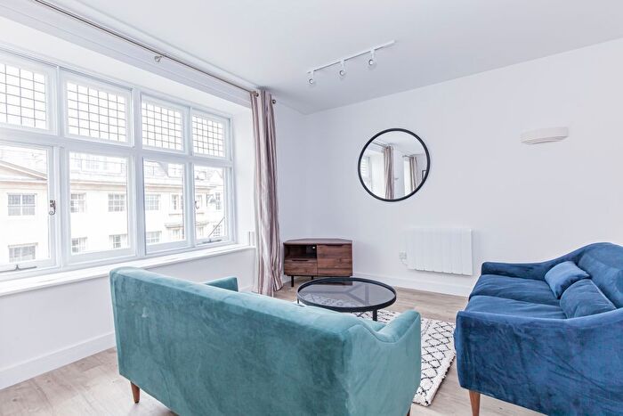 2 Bedroom Flat To Rent In High Street, Oxford, OX1