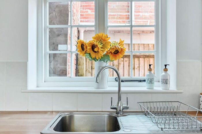 2 Bedroom Cottage For Sale In Church Road, Westbourne, PO10