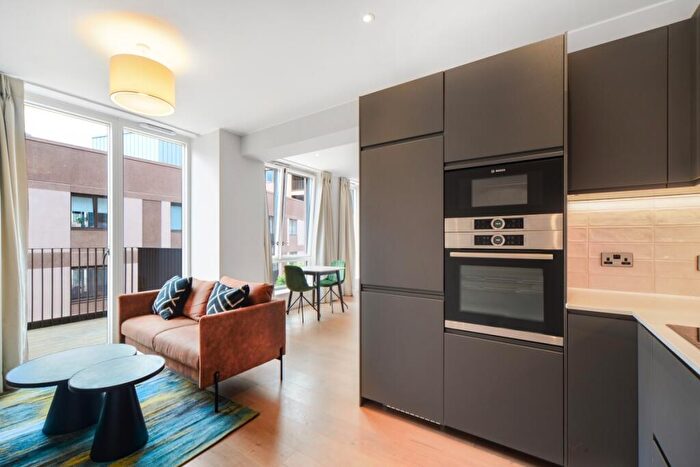 Flat To Rent In Zinc Street Sugar House Island, E15