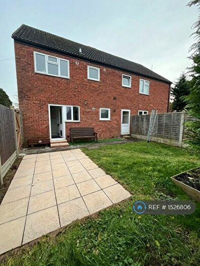 1 Bedroom Flat To Rent In New Farm Drive, Abridge, Romford, RM4