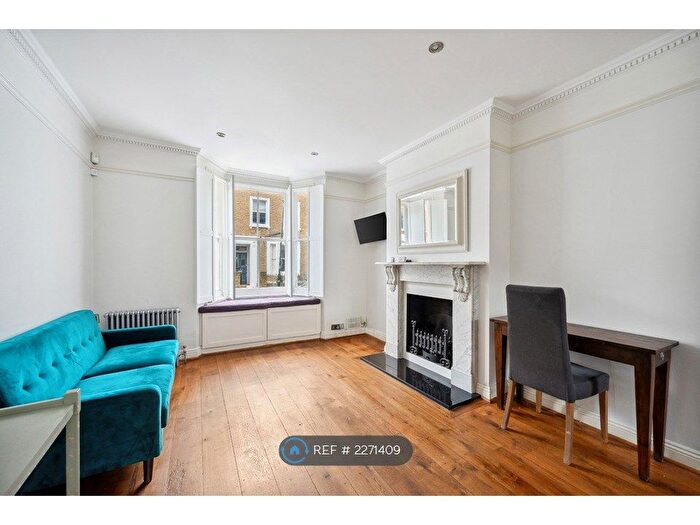 4 Bedroom Semi-Detached House To Rent In Grosvenor Road, Richmond, TW10