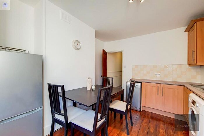 1 Bedroom Apartment For Sale In Thirsk Road, Battersea, SW11