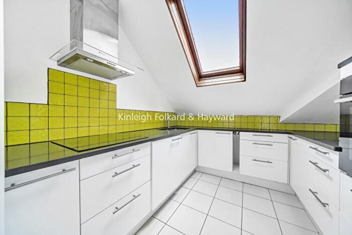 2 Bedroom Apartment To Rent In Rosendale Road London, SE21