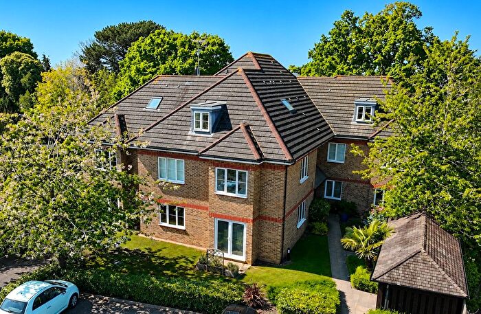 1 Bedroom Flat For Sale In Woodgate Close, Cobham, Surrey, Surrey, KT11