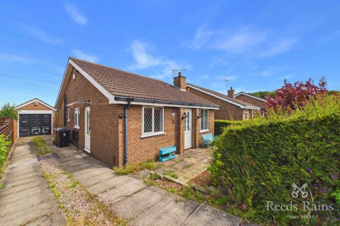 4 Bedroom Bungalow To Rent In Woodcross Garth, Morley, Leeds, West Yorkshire, LS27