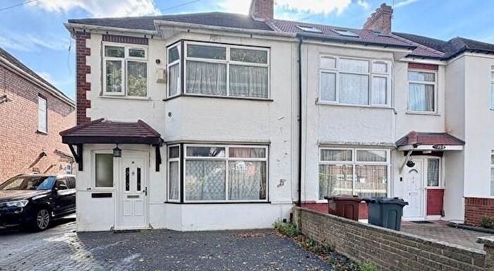 4 Bedroom Semi-Detached House To Rent In Spring Grove, Hounslow, TW3