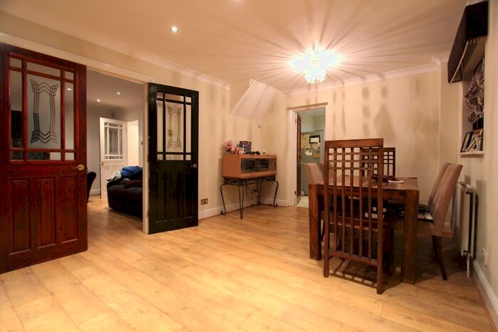 4 Bedroom Detached House To Rent In Whitebeam Close, Cheshunt, Waltham Cross, EN7