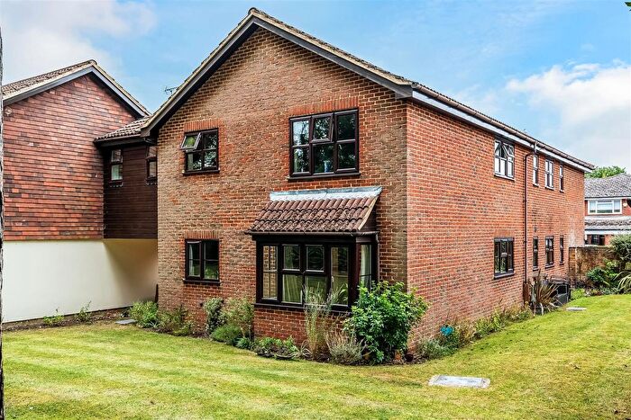 1 Bedroom Flat For Sale In Eastwick Park Avenue, Great Bookham, KT23
