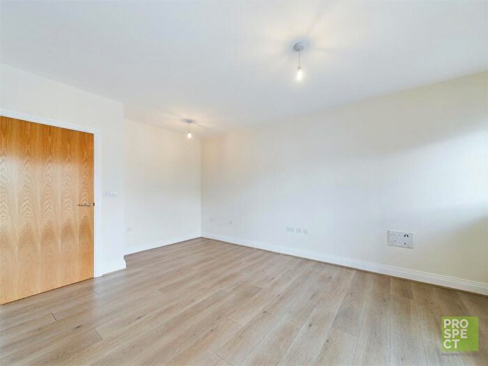 2 Bedroom Apartment To Rent In Bridge Avenue, Maidenhead, Berkshire, SL6