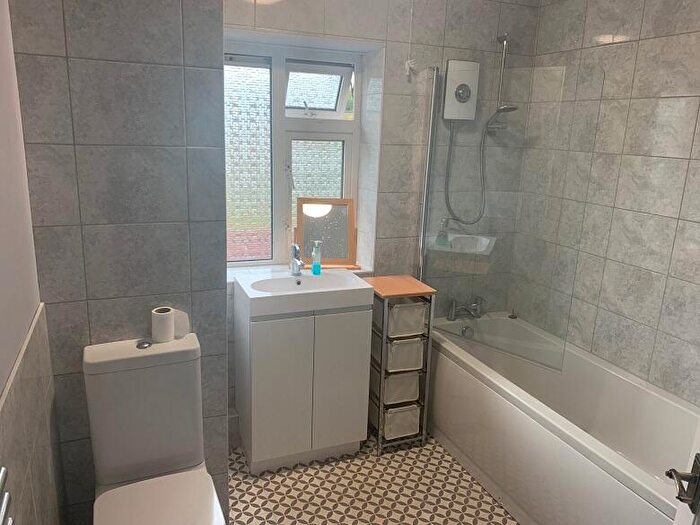 3 Bedroom Flat To Rent In London, E18