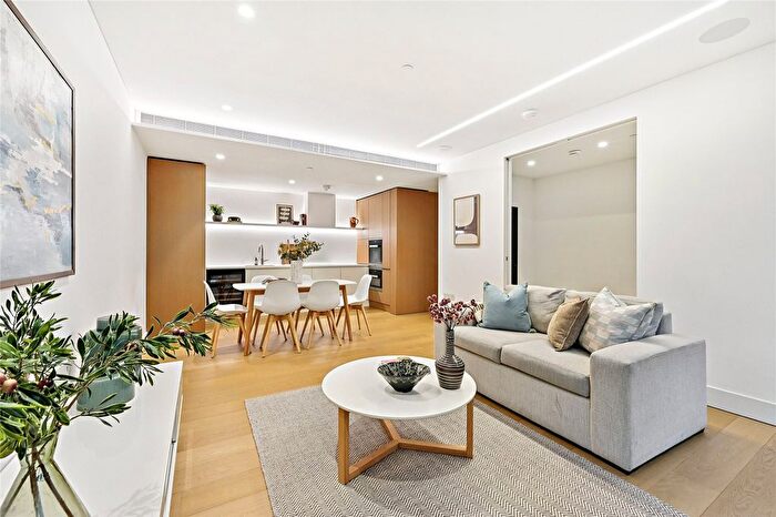 3 Bedroom Flat For Sale In Rathbone Place, London, W1T