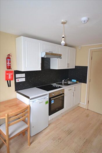 Studio To Rent In Station Road, London, NW4