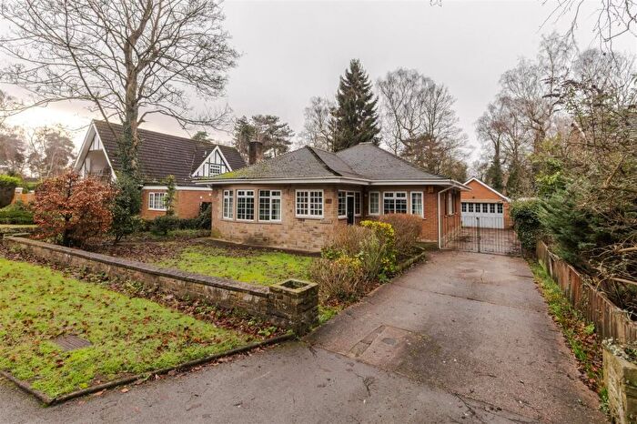 3 Bedroom Detached Bungalow For Sale In Lakeside Drive, Scunthorpe, DN17