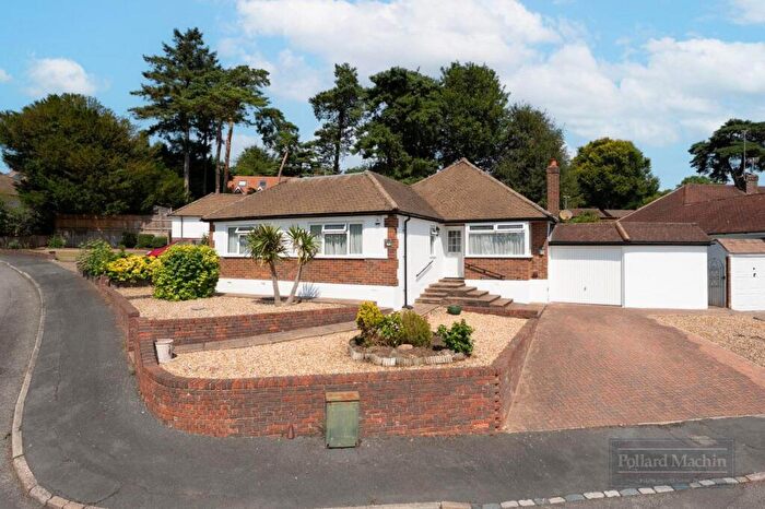 3 Bedroom Detached Bungalow For Sale In Lynne Close, South Croydon, CR2