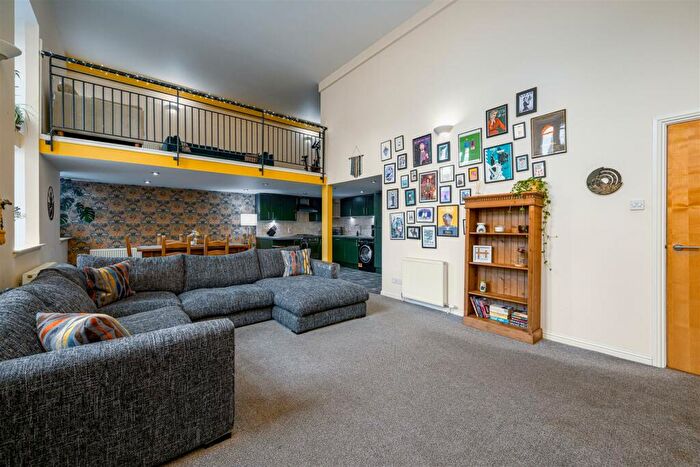 2 Bedroom Apartment For Sale In Smillie Court, Dundee, DD3
