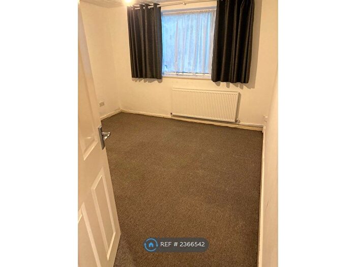2 Bedroom Flat To Rent In Brendon Avenue, Luton, LU2