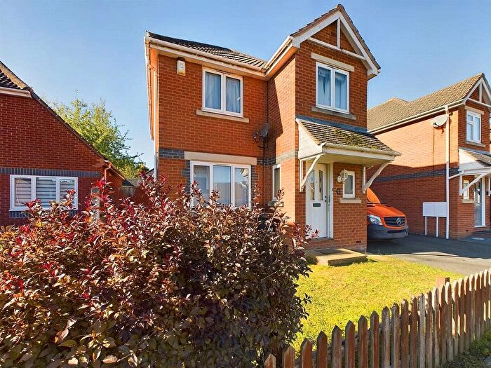 3 Bedroom Link Detached House For Sale In Fowler Avenue, Worcester, Worcestershire, WR4