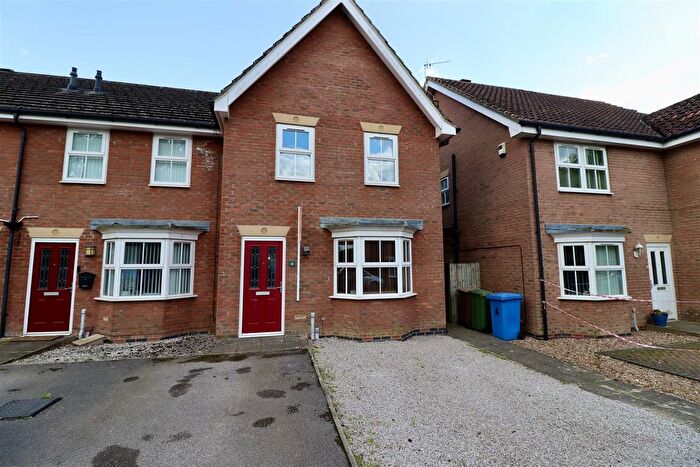 3 Bedroom End Of Terrace House For Sale In Sandfield Green, Market Weighton, York, YO43