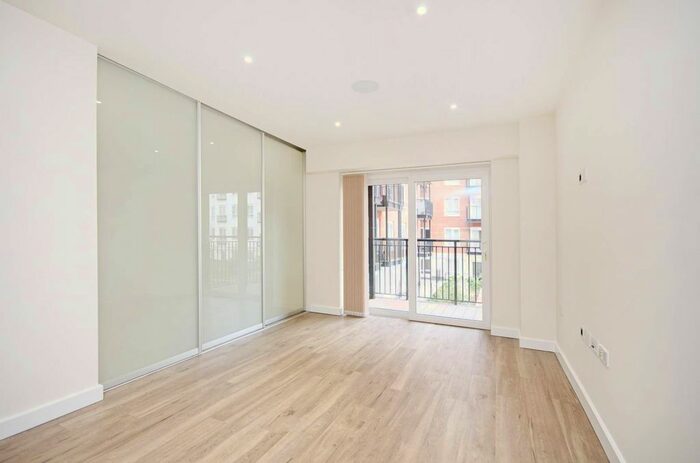 1 Bedroom Flat To Rent In Beaufort Square, Colindale, London NW9