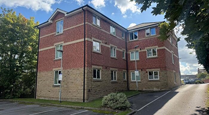 2 Bedroom Flat To Rent In College View, Dewsbury, WF13