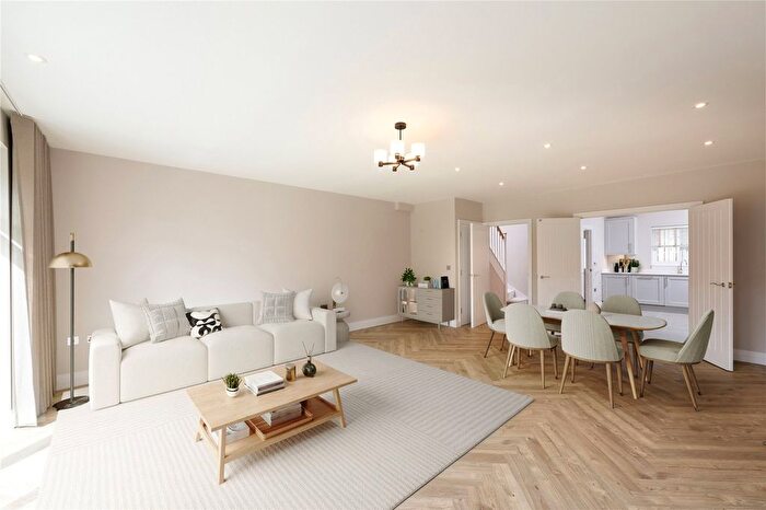 3 Bedroom Semi-detached House For Sale In London Road, Ascot, RG12