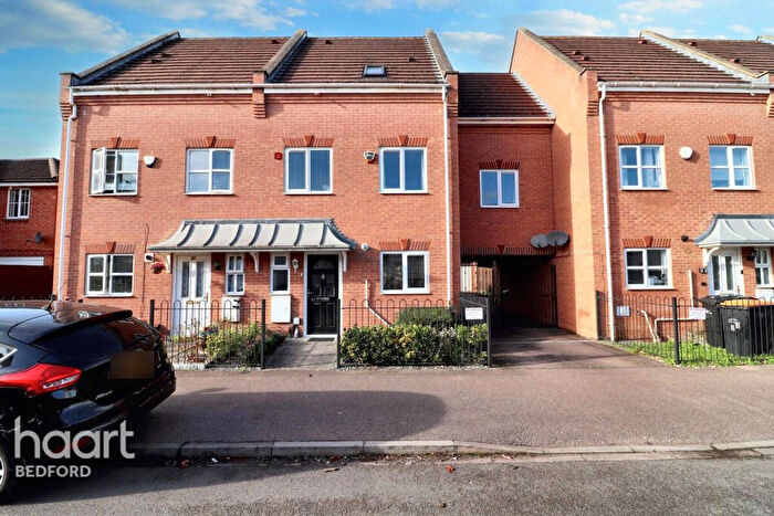 4 Bedroom Town House For Sale In Miller Road, Bedford, MK42