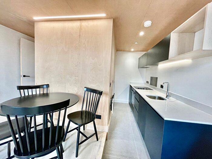 2 Bedroom Flat To Rent In Spinners Way, Manchester, M15