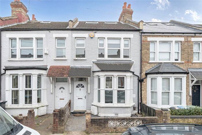 4 Bedroom Terraced House For Sale In Highworth Road, London, N11