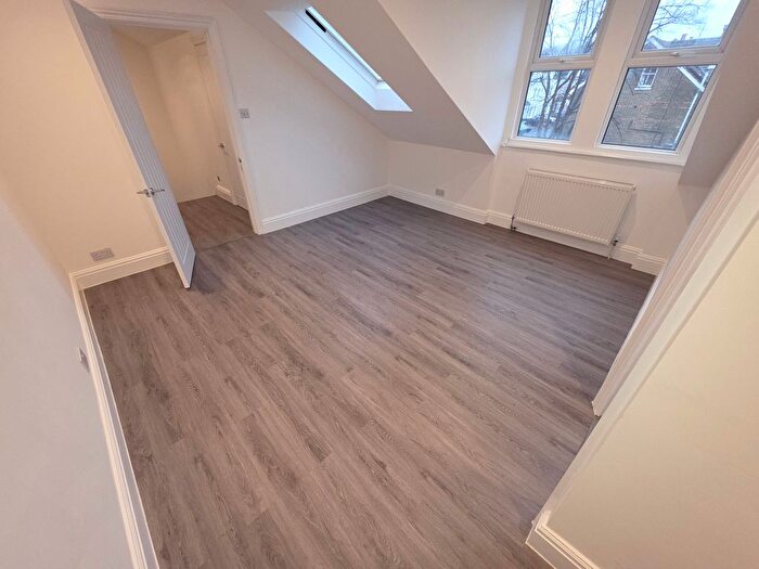 2 Bedroom Flat To Rent In Park Lane, Croydon, CR0