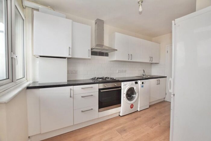 2 Bedroom Flat To Rent In Cazenove Road, London, N16
