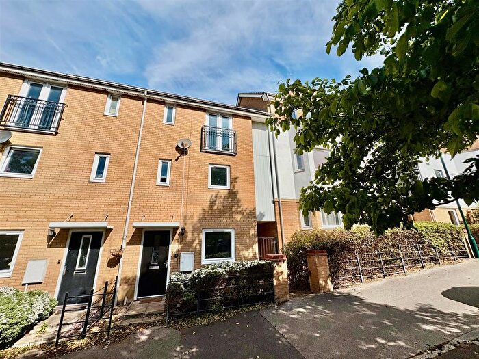 4 Bedroom Town House To Rent In Lakeview Way, Hampton Centre, Peterborough, PE7