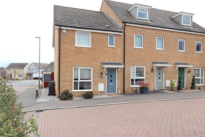 3 Bedroom End Of Terrace House To Rent In Madura Gardens, Whitehouse, MK8