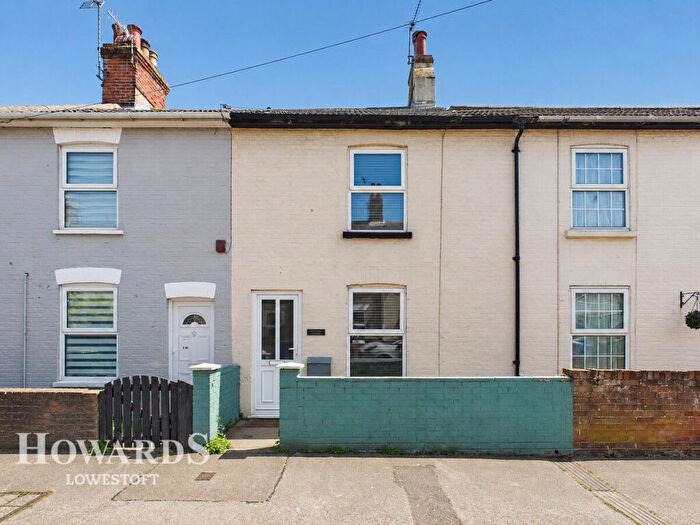 2 Bedroom Terraced House For Sale In Edinburgh Road, Lowestoft, NR32