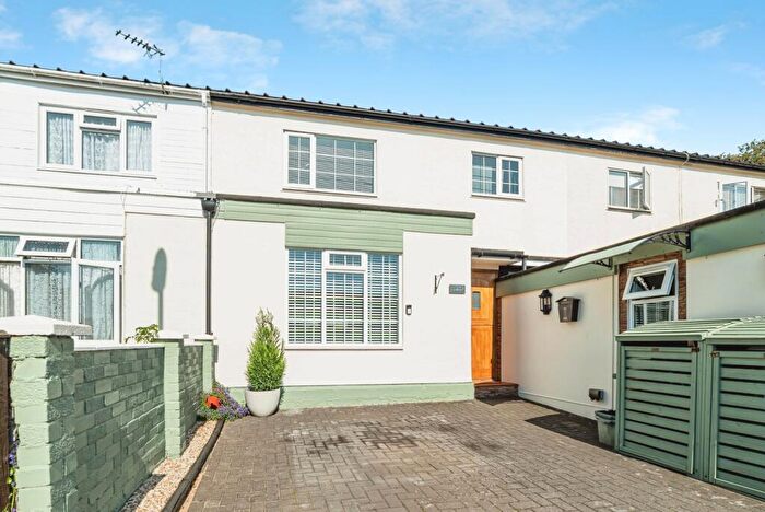 3 Bedroom Terraced House For Sale In Kenilworth Road, Basingstoke, Hampshire, RG23