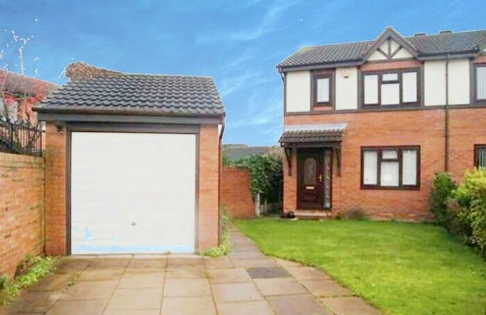 3 Bedroom Semi-Detached House To Rent In Kings Avenue, Altofts, West Yorkshire, WF6
