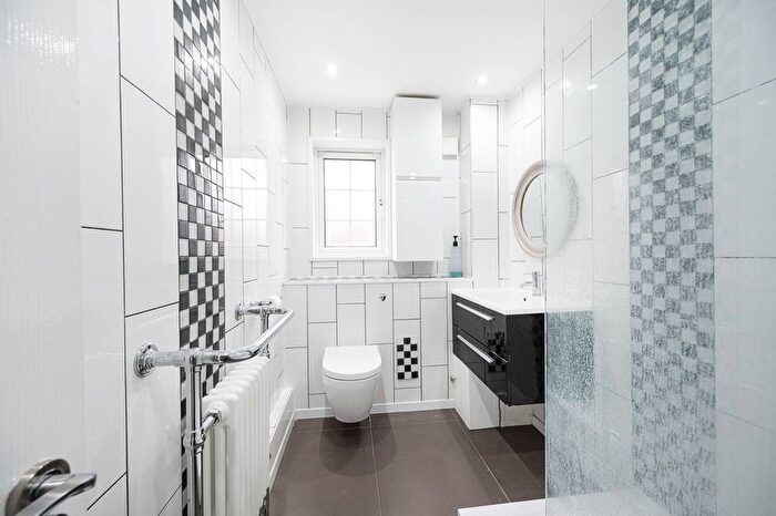 3 Bedroom End Terrace House To Rent In Rectory Square, Tower Hamlets, London, E1