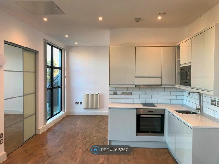 1 Bedroom Flat To Rent In Wardour Place, Slough, SL1