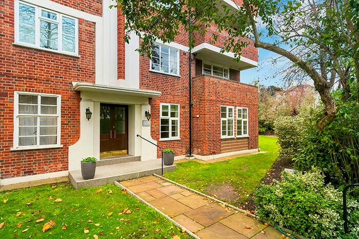 2 Bedroom Flat To Rent In Sheen Court Road, Richmond, TW10