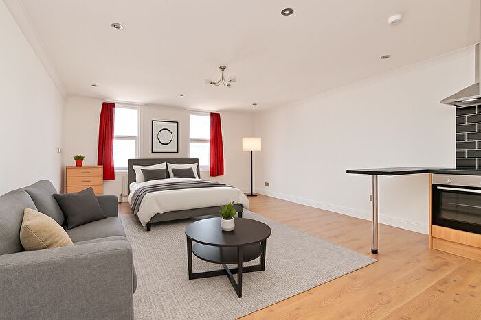 Studio To Rent In Barnett Street, Whitechapel, London, E1