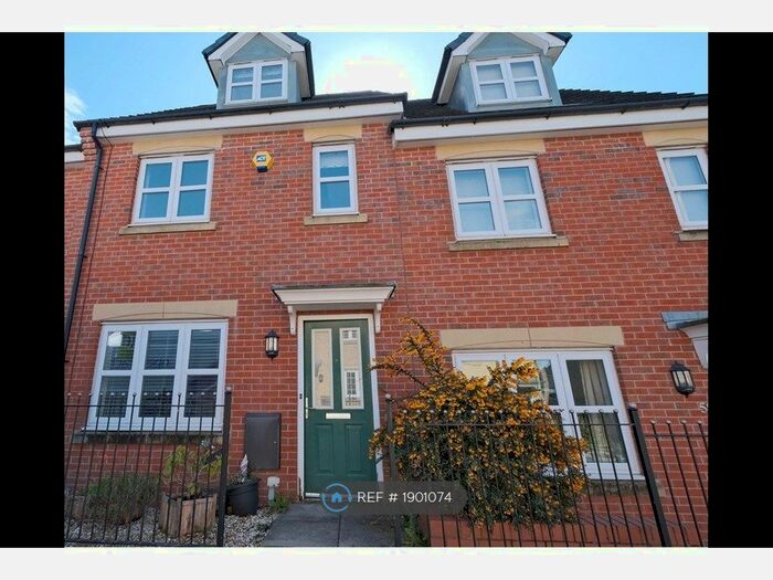 3 Bedroom Semi-Detached House To Rent In Fitzgerald Drive, Darwen, BB3