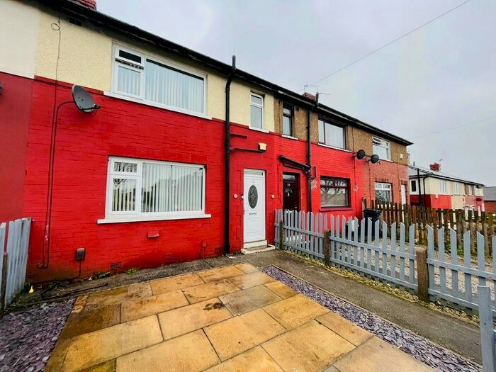 3 Bedroom Property To Rent In Ovenden Way, Halifax, HX3