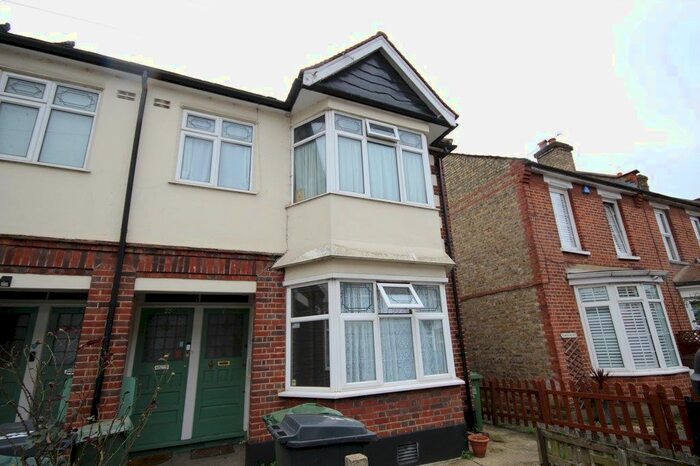 2 Bedroom Flat To Rent In Westward Road, London, E4