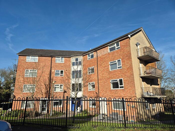 2 Bedroom Maisonette For Sale In Hunters Hill, Burghfield Common, Reading, Berkshire, RG7