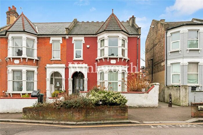 2 Bedroom Apartment To Rent In Duckett Road, London, N4