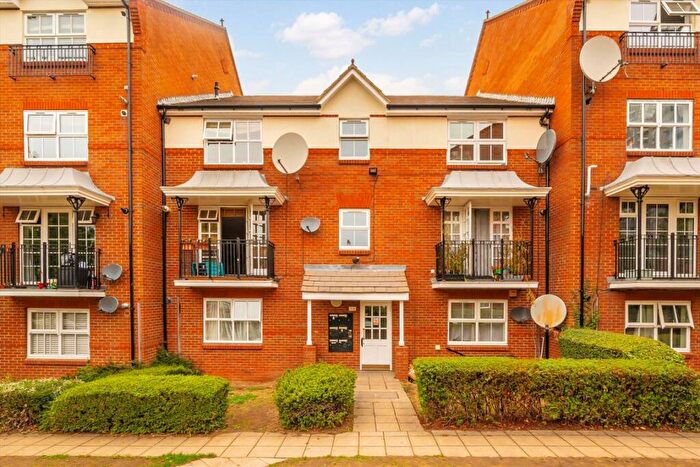 2 Bedroom Flat For Sale In Shaftesbury Gardens, Willesden, NW10